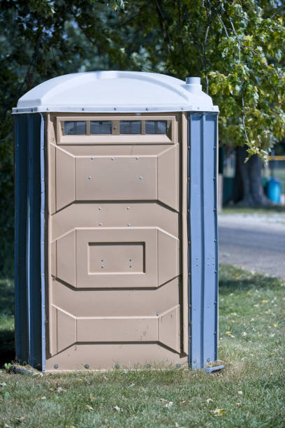 Porta potty delivery and setup in Abingdon, IL